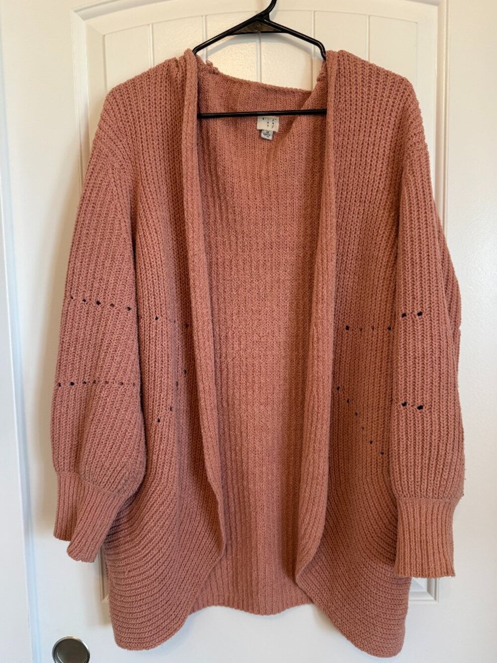 Andeawy soft open-front cocoon cardigan featuring a chunky ribbed knit. Size M